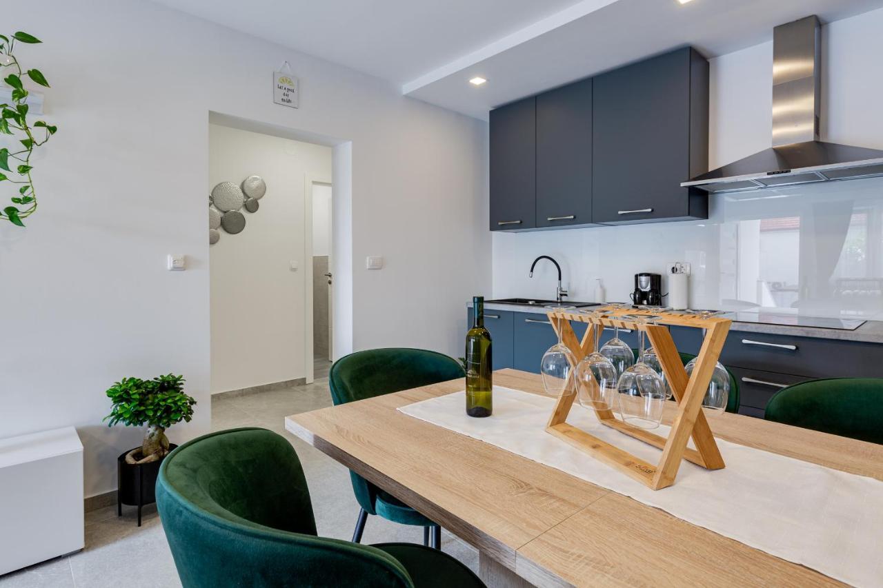 Appartamento Apartman Angel Zara Esterno foto