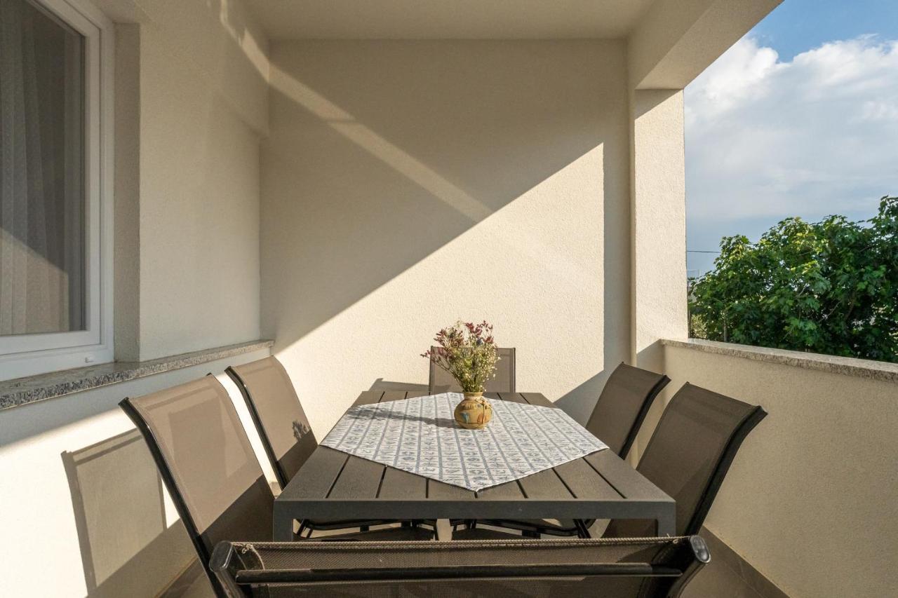Appartamento Apartman Angel Zara Esterno foto