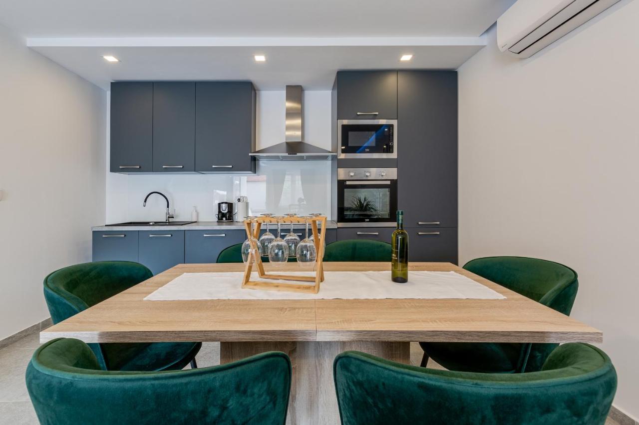 Appartamento Apartman Angel Zara Esterno foto
