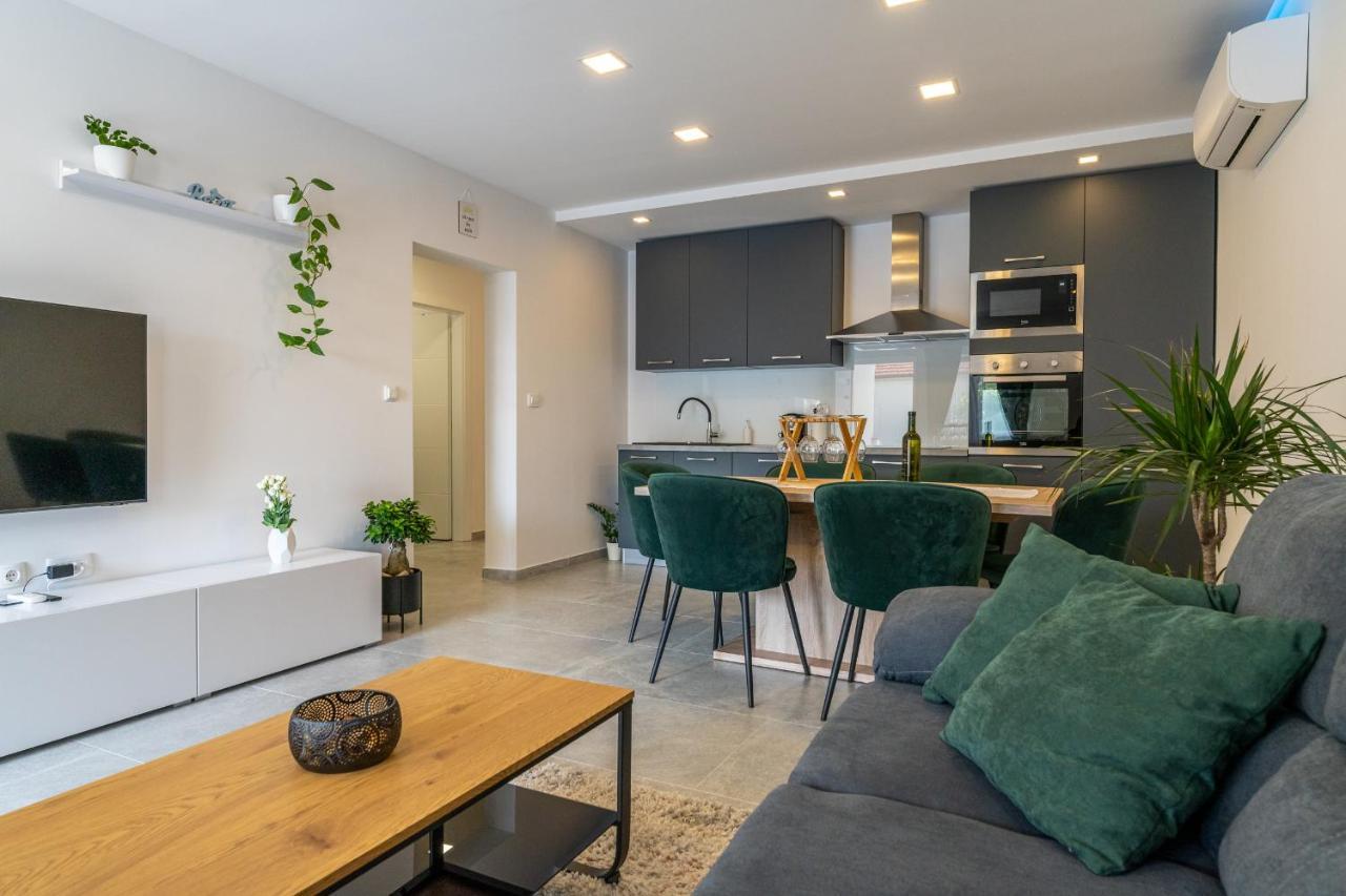 Appartamento Apartman Angel Zara Esterno foto