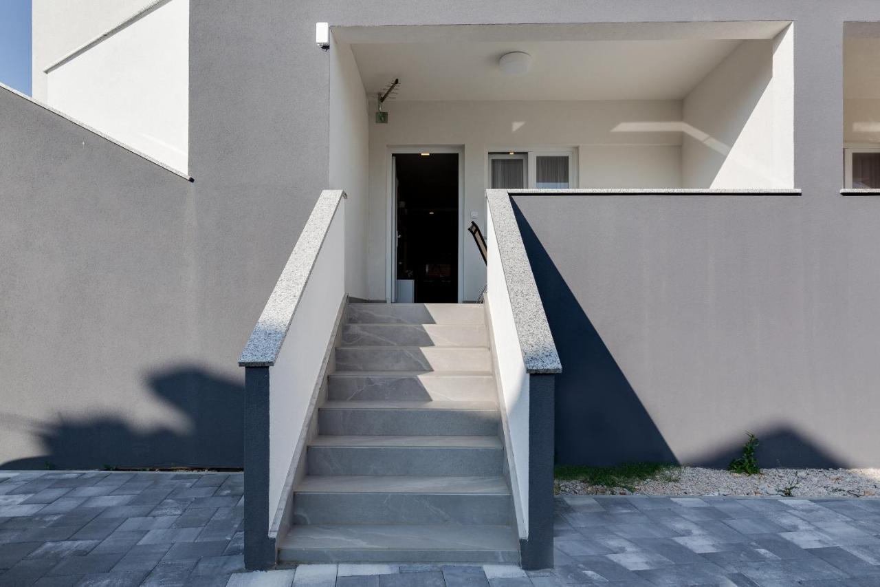 Appartamento Apartman Angel Zara Esterno foto