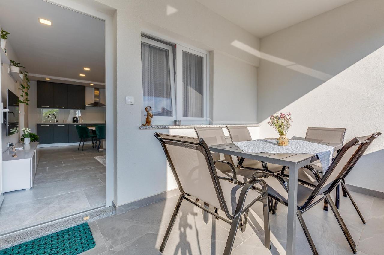 Appartamento Apartman Angel Zara Esterno foto