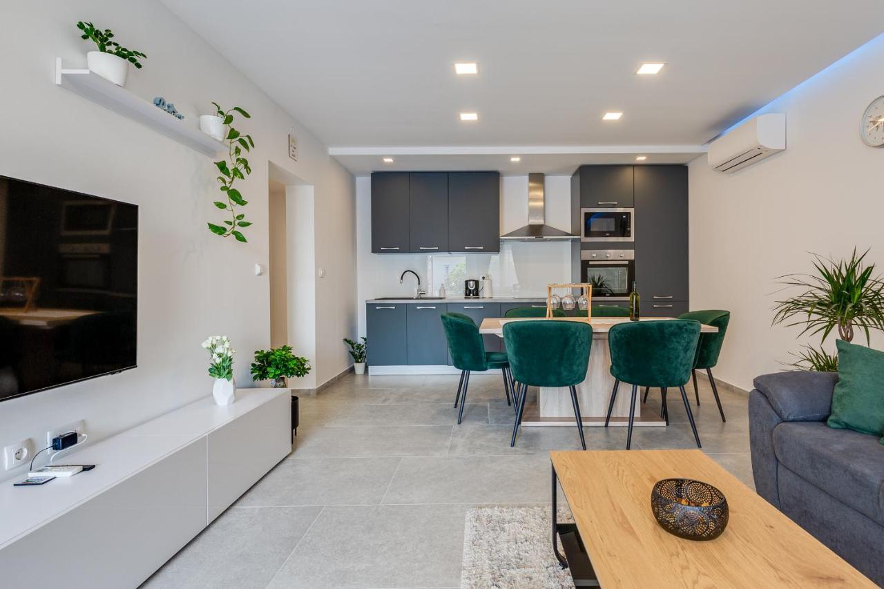 Appartamento Apartman Angel Zara Esterno foto