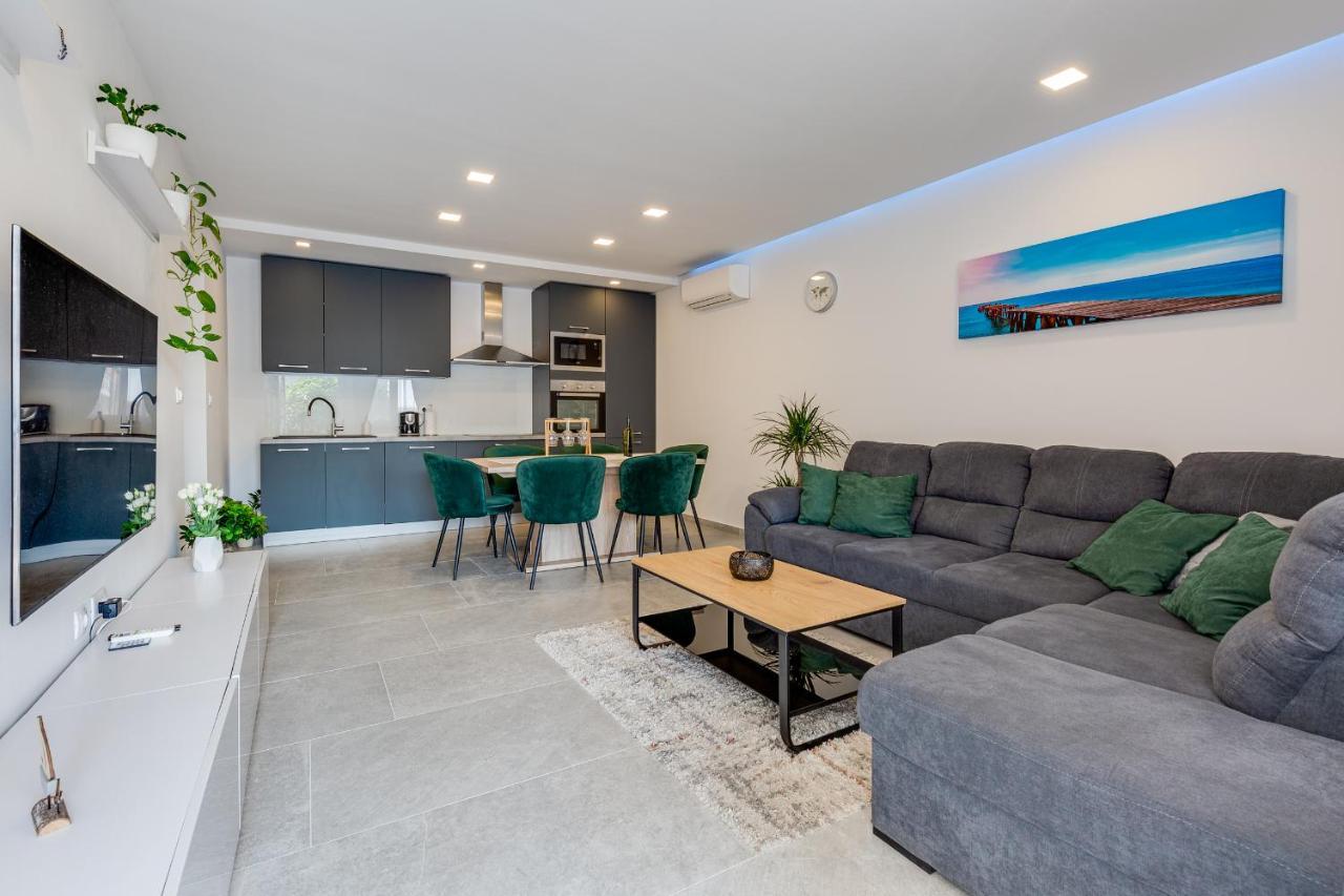 Appartamento Apartman Angel Zara Esterno foto